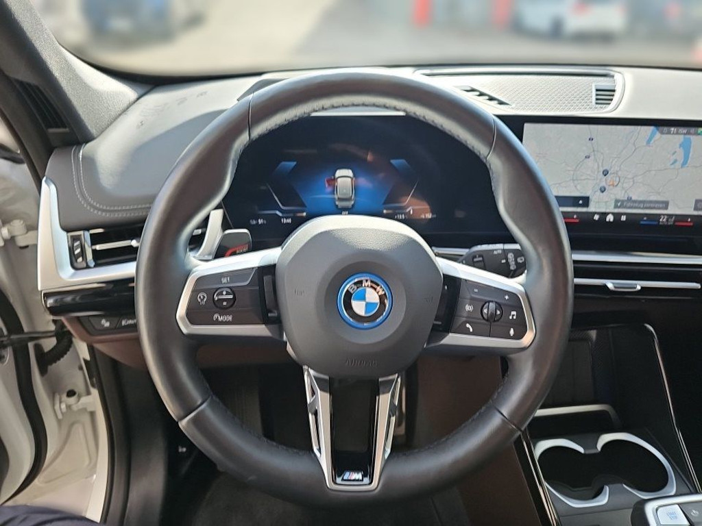 BMW iX1