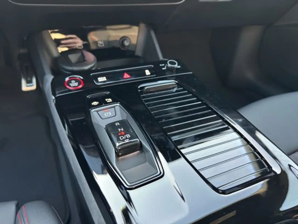 Audi S6 e-tron