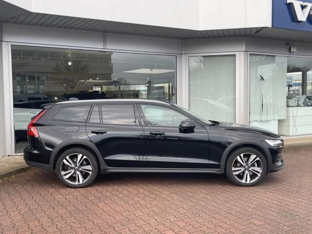 Volvo V60 Cross Country AWD Plus
