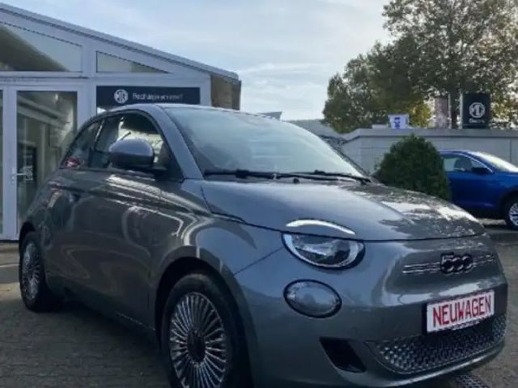 Fiat 500e 3+1, 42KWh, ab 399,- Euro monatlich*