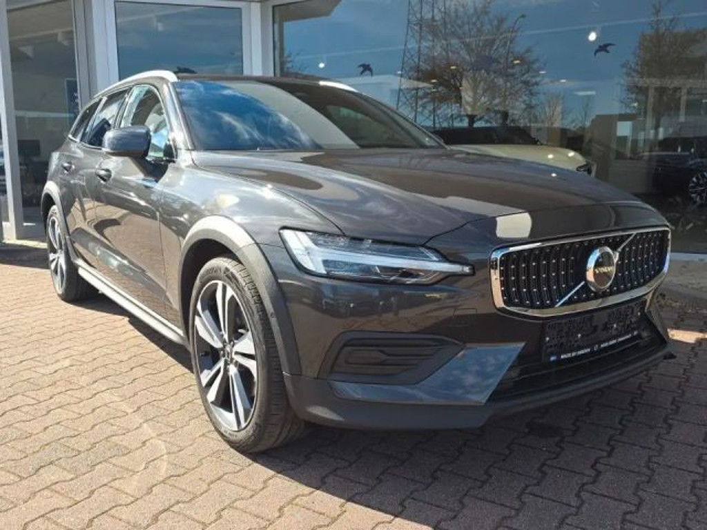Volvo V60 Cross Country AWD Plus