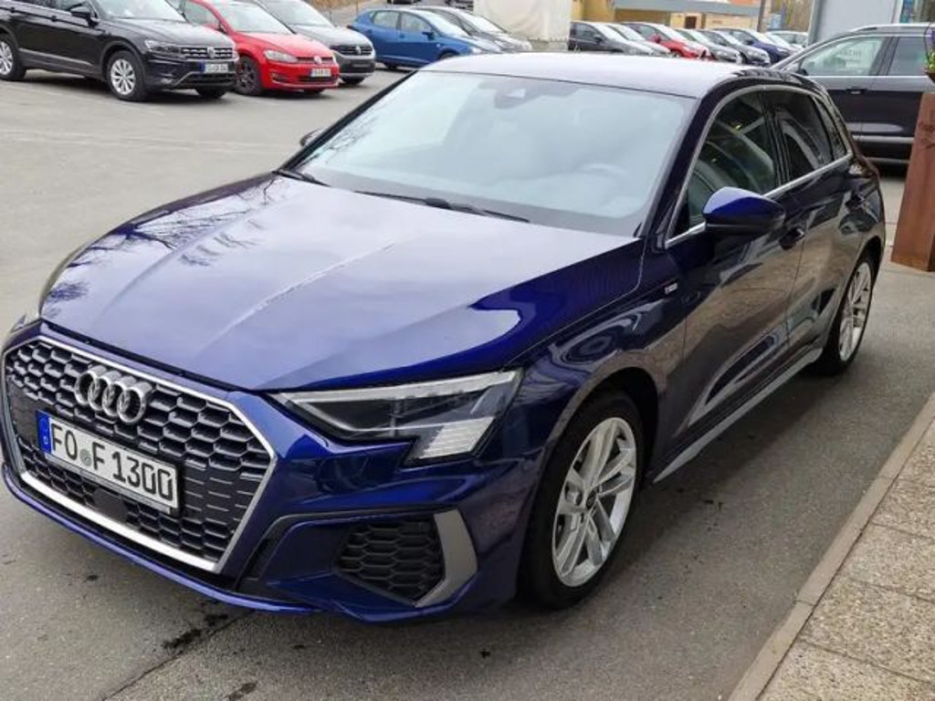 Audi A3 Sportback Sedan S-Line 35 TFSI