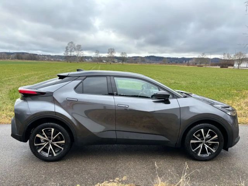 Toyota C-HR Team D Plug-in VVT-i