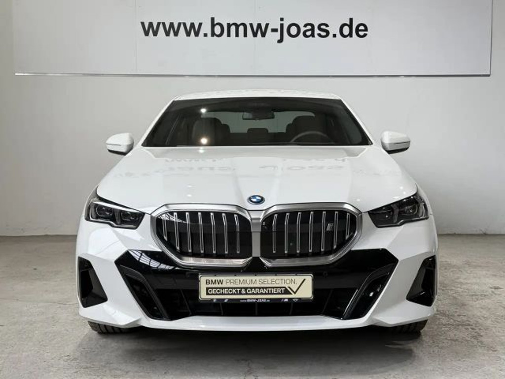 BMW i5 xDrive40 Sitzbelüftung, Autobahnassistent