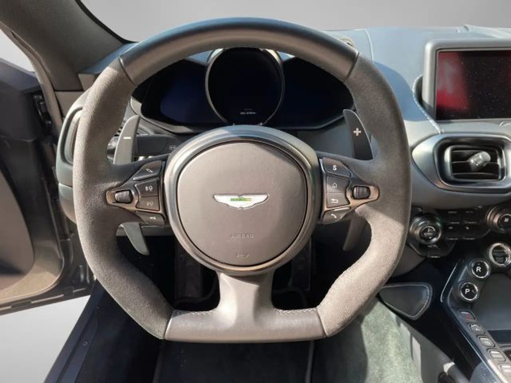 Aston Martin V8
