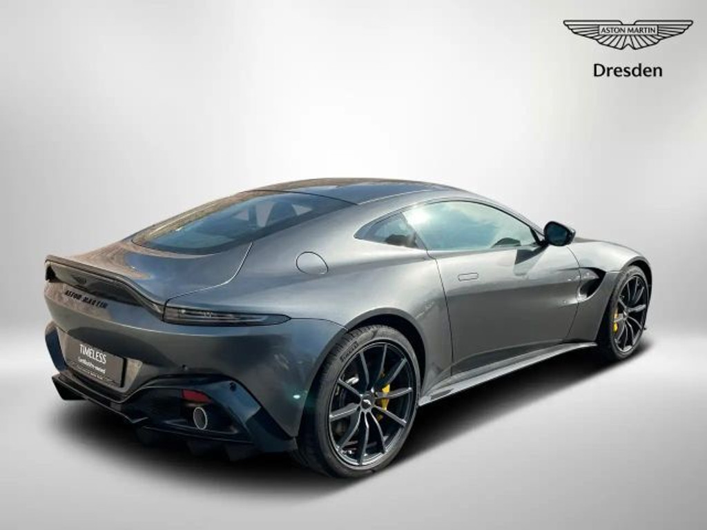 Aston Martin V8