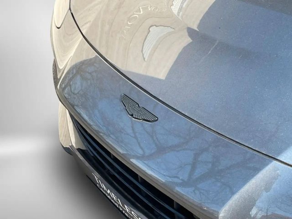 Aston Martin V8