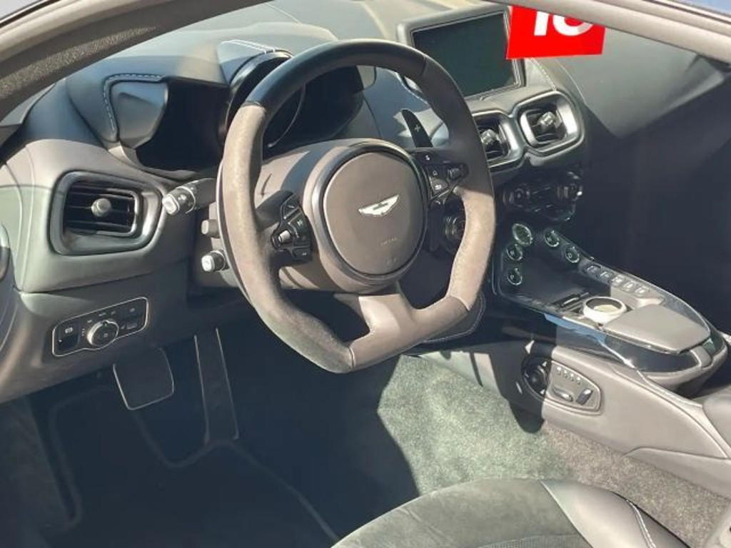 Aston Martin V8