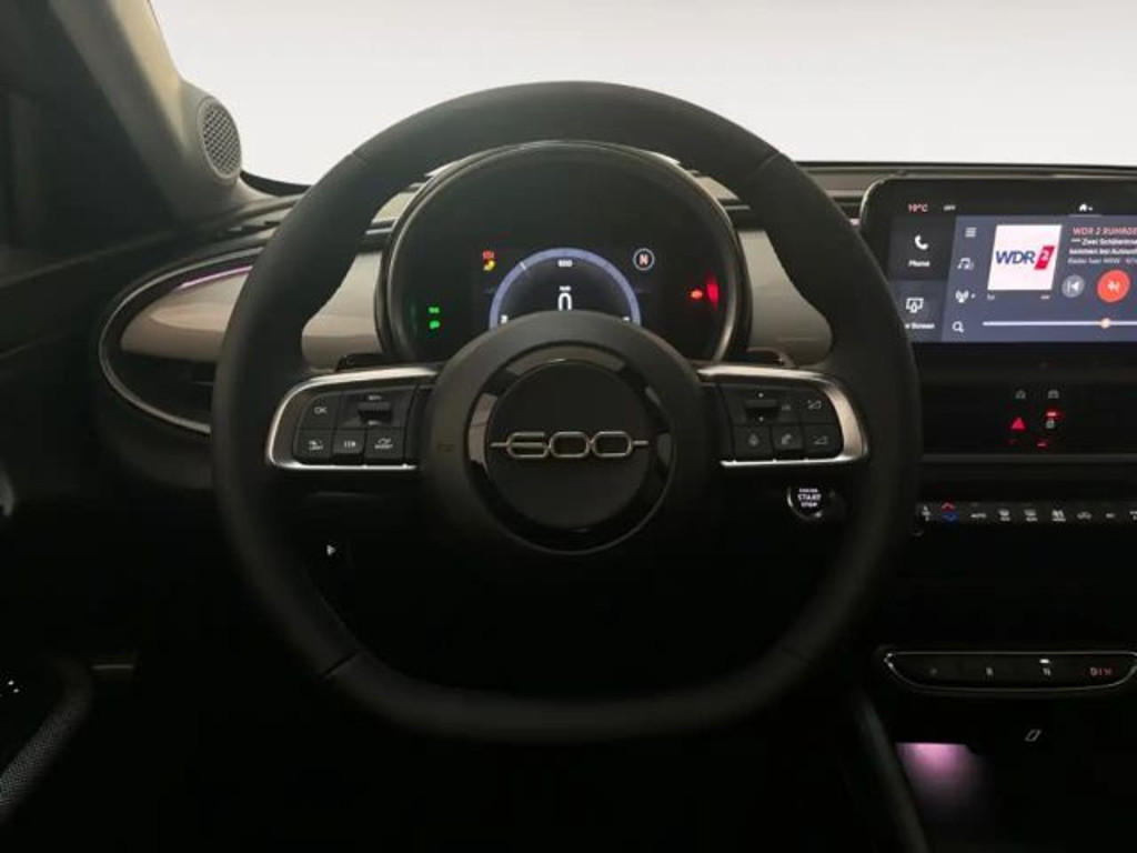 Fiat 600e Style-/Komfortpaket 360°PDC SHZG KAM APPLECAR/ANDR