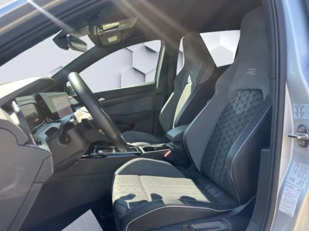 Volkswagen Golf DSG Style Variant R-Line Golf VIII 1.5 eTSI