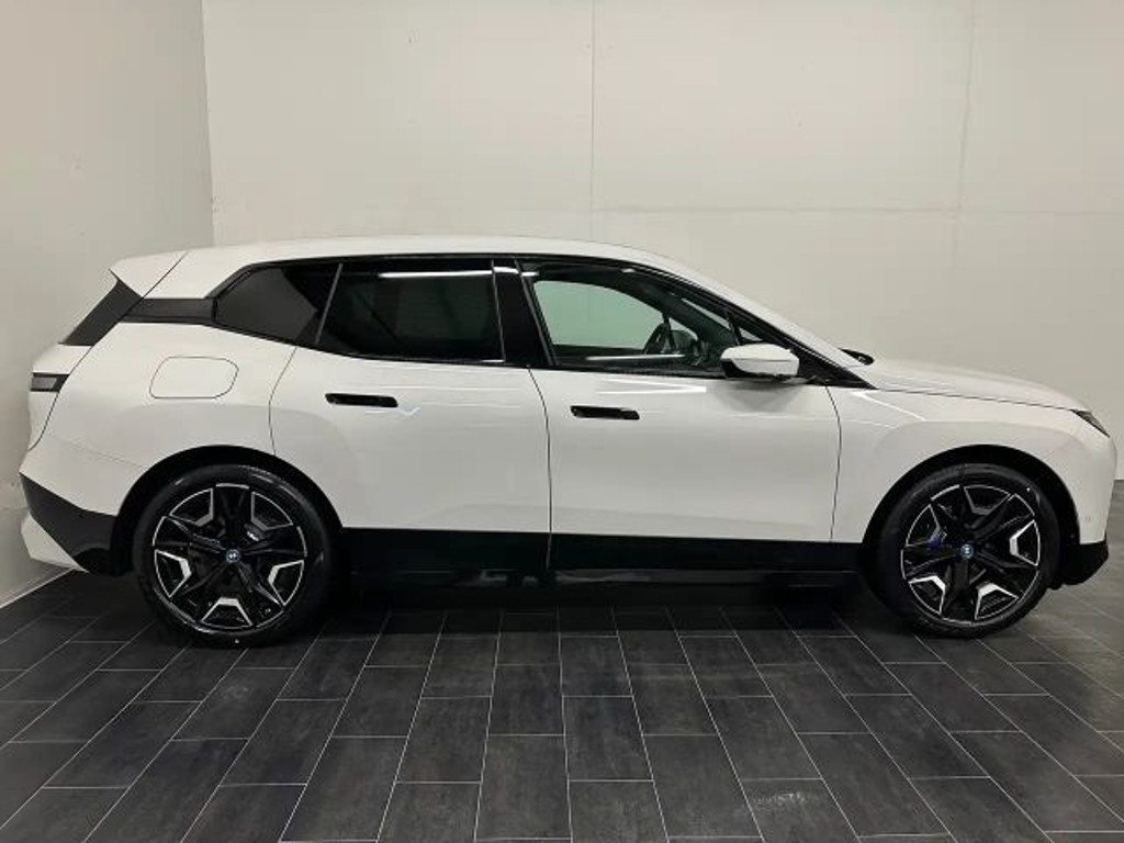 BMW iX xDrive40