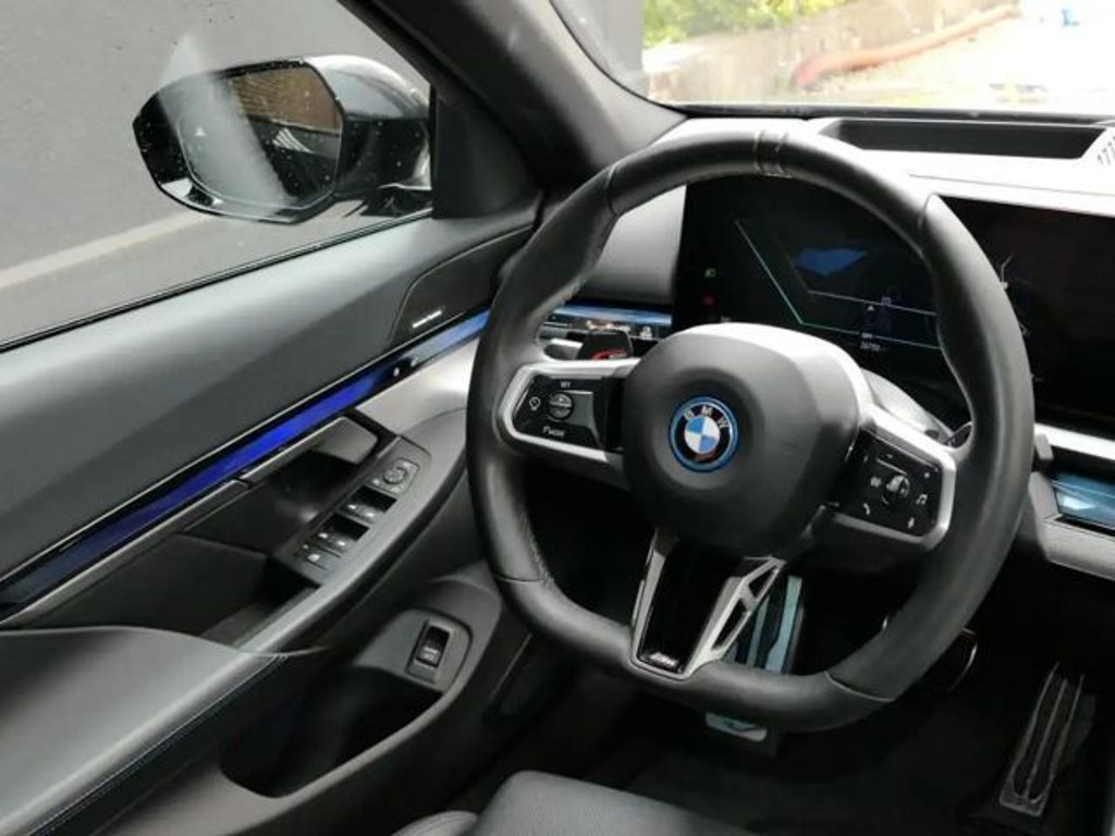BMW i5