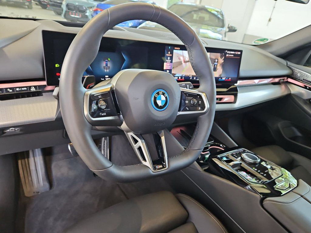 BMW i5