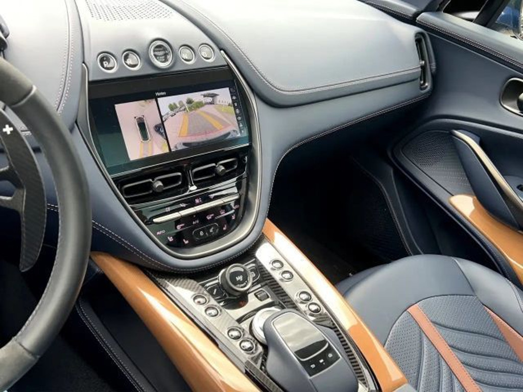 Aston Martin DBX