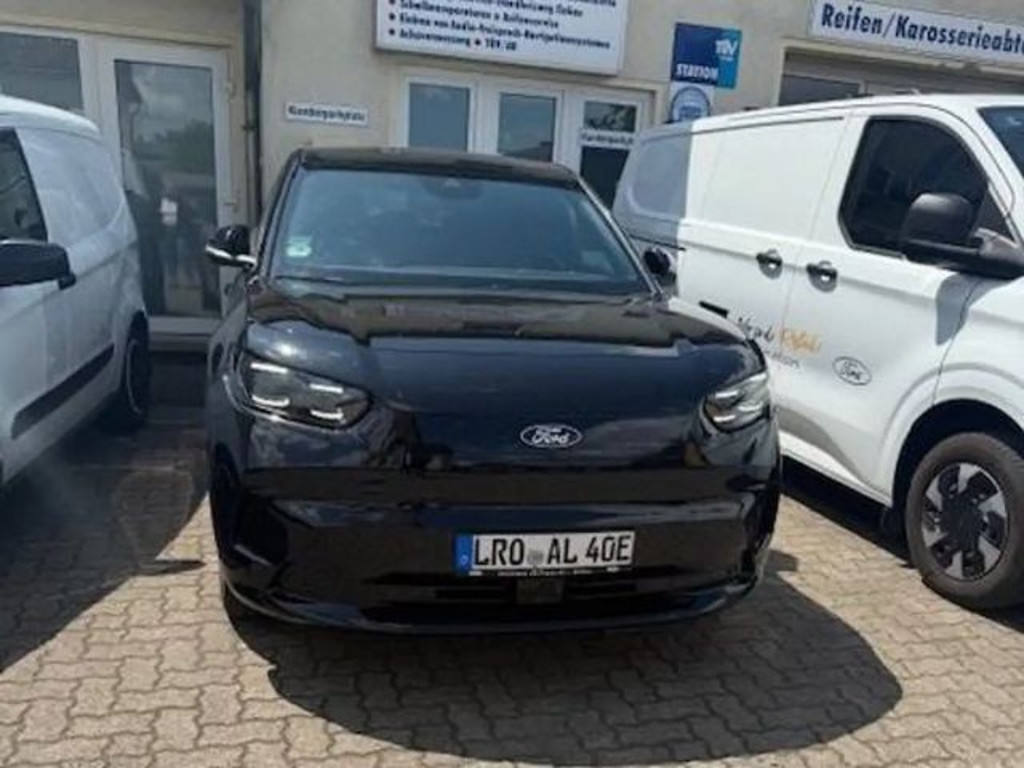 Ford Capri RWD Premium