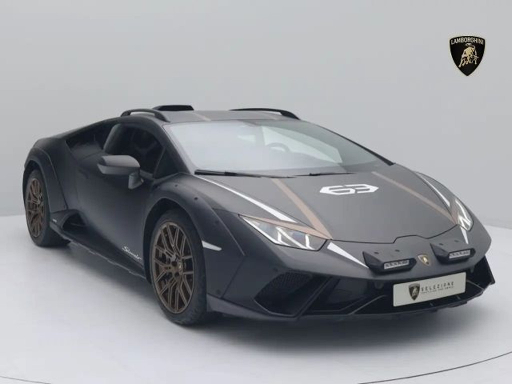 Lamborghini Huracan n Sterrato MY24 I NERO NEMESIS MATT I AD PERSONAM I