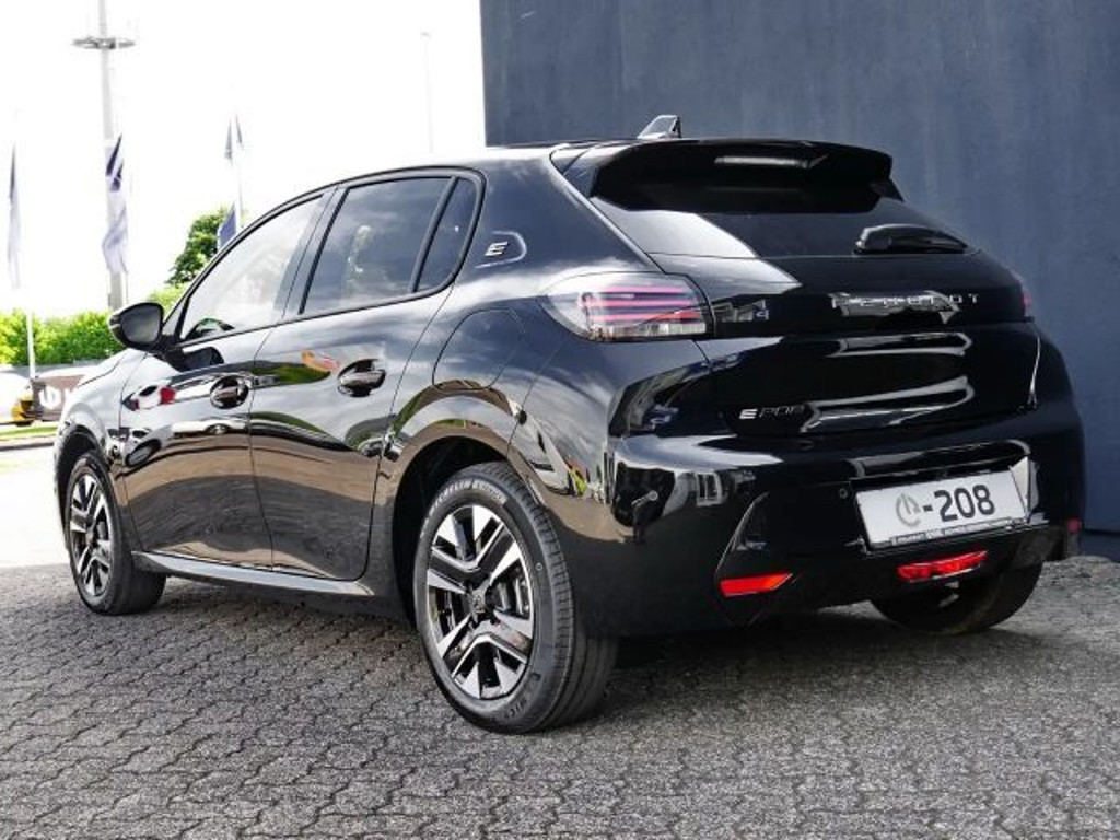 Peugeot e-208