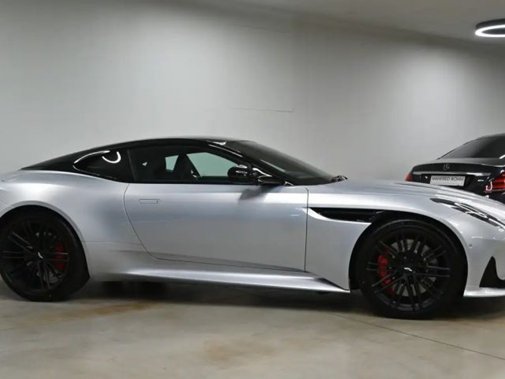 Aston Martin DB12
