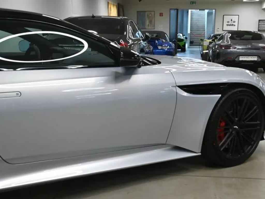 Aston Martin DB12