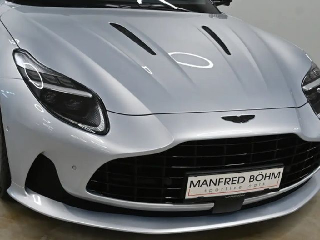 Aston Martin DB12