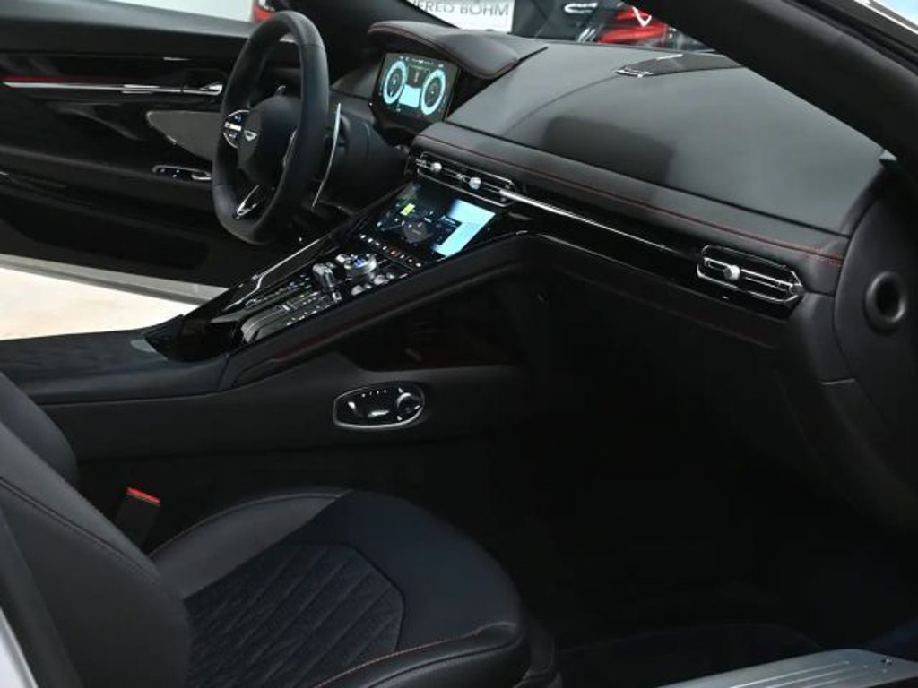 Aston Martin DB12