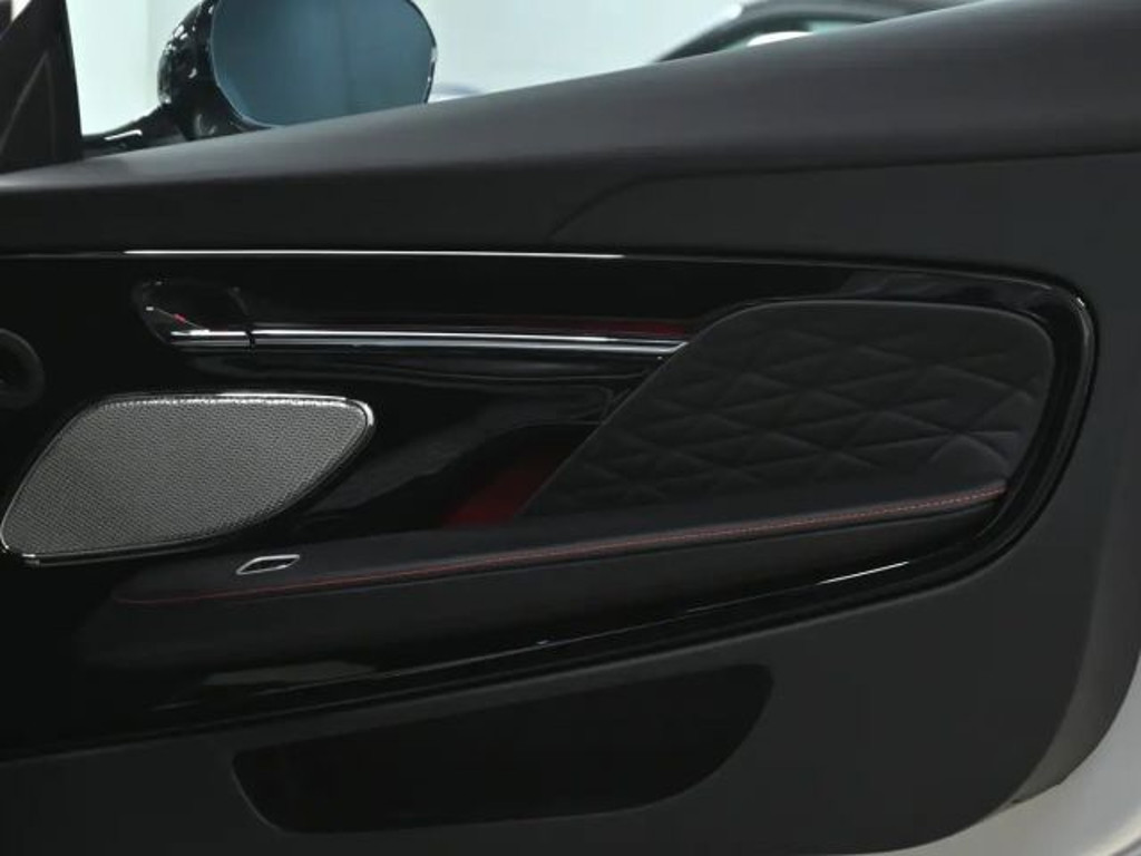 Aston Martin DB12