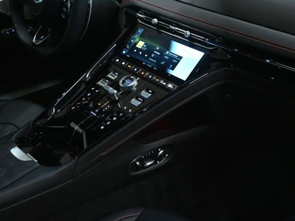 Aston Martin DB12