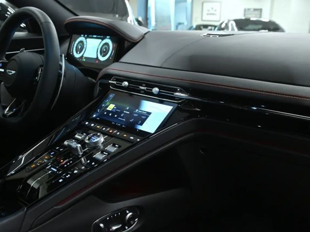 Aston Martin DB12