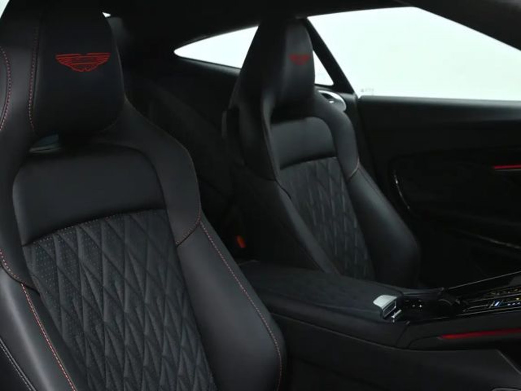 Aston Martin DB12