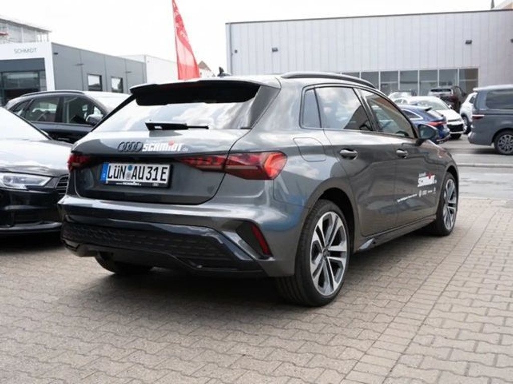 Audi A3 Sportback Sedan S-Line Hybride 40 TFSI