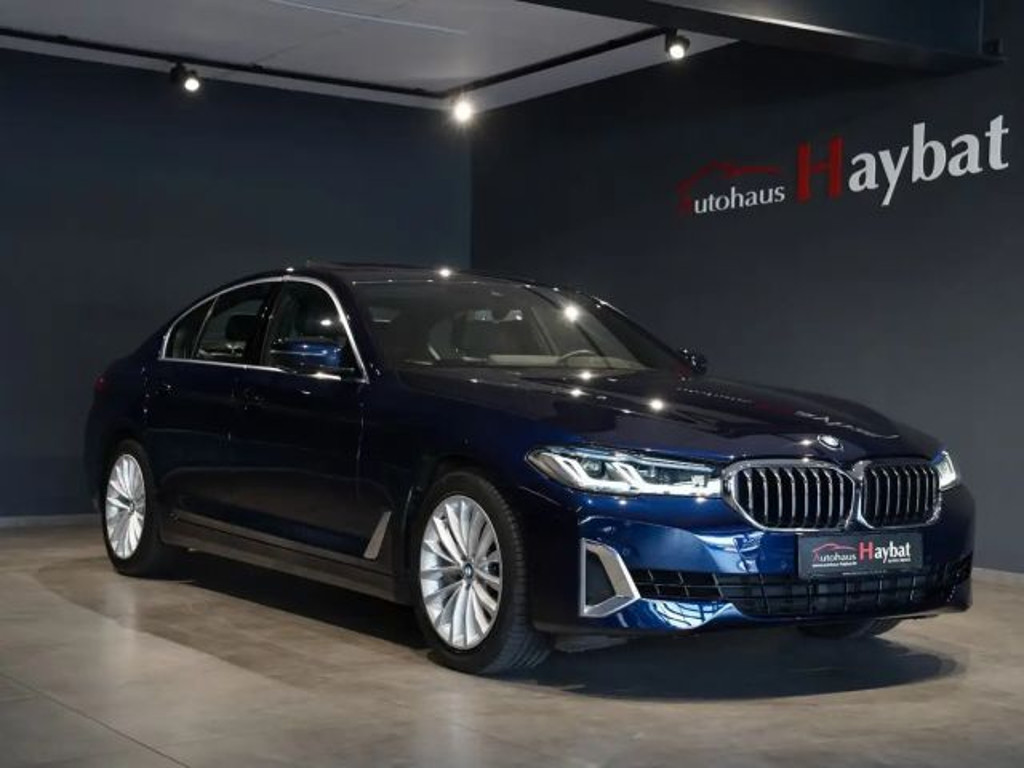 BMW 5 Serie 540 Luxury Line xDrive Sedan 540i