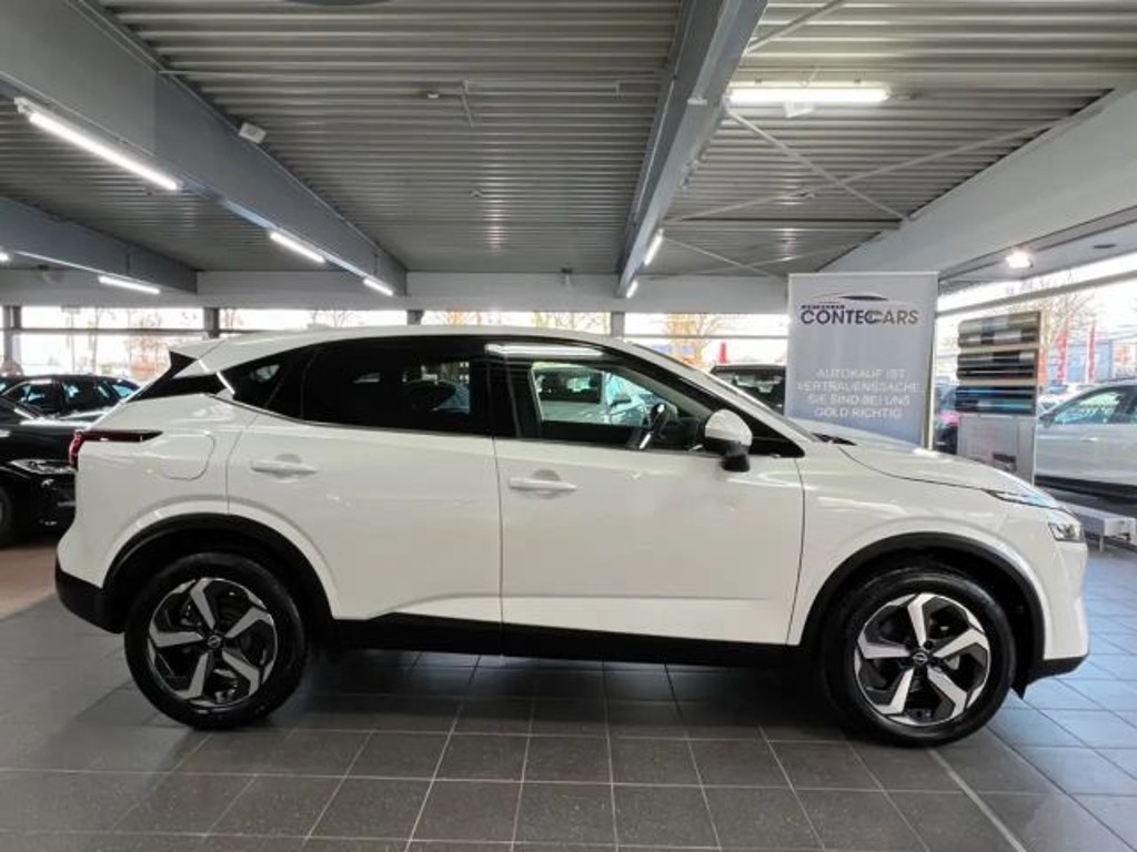 Nissan Qashqai 1.3 Connecta LED+KEYLESS+360°+ACC+VC uvm