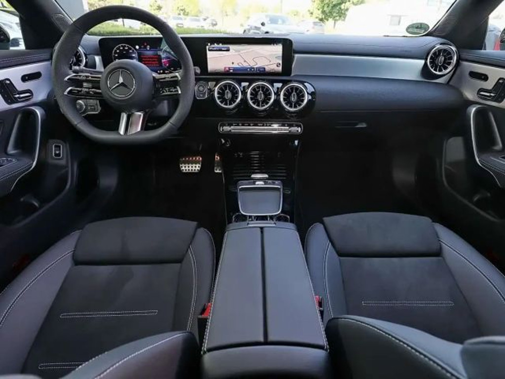 Mercedes-Benz CLA-Klasse CLA 200 AMG Line Coupé