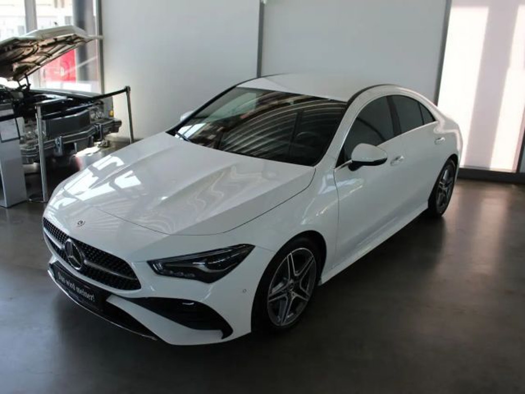 Mercedes-Benz CLA-Klasse CLA 200 AMG Line Coupé Premium
