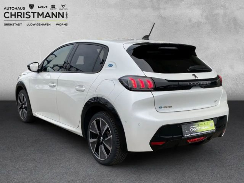 Peugeot e-208