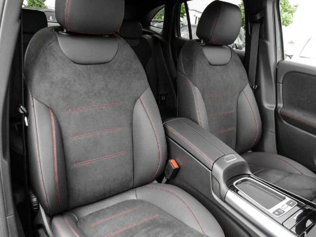 Mercedes-Benz GLA-Klasse GLA 200 AMG Line