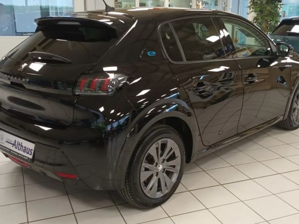 Peugeot e-208
