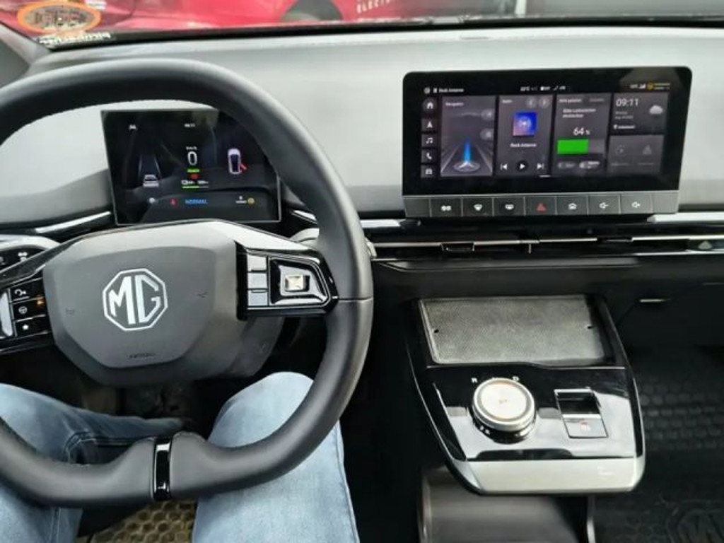 MG MG4 Extended Range Trophy