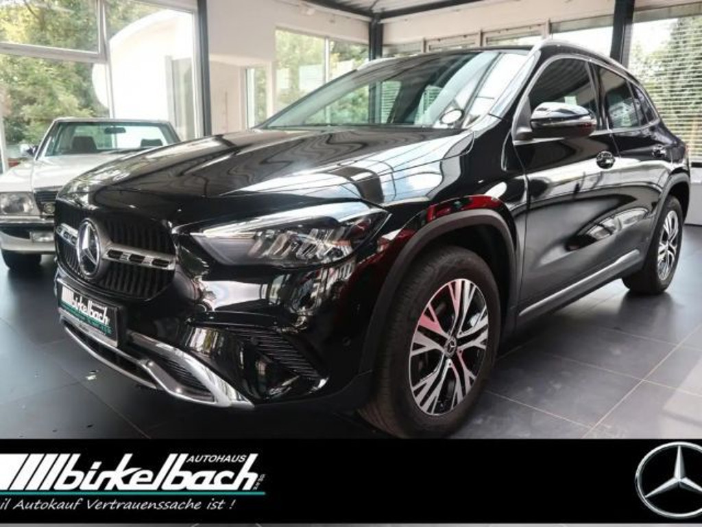 Mercedes-Benz GLA-Klasse GLA 200 Advanced 7G LED RFK  LHZ Apple