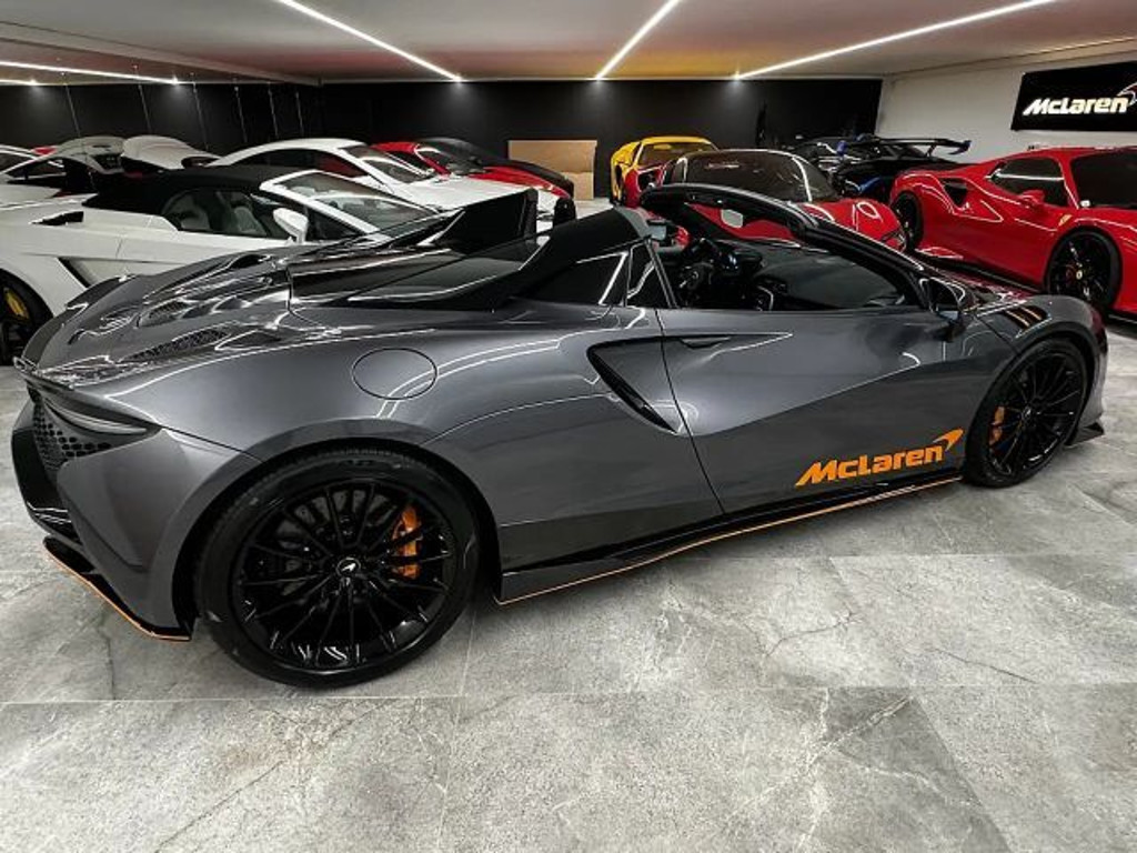 McLaren Artura Spider