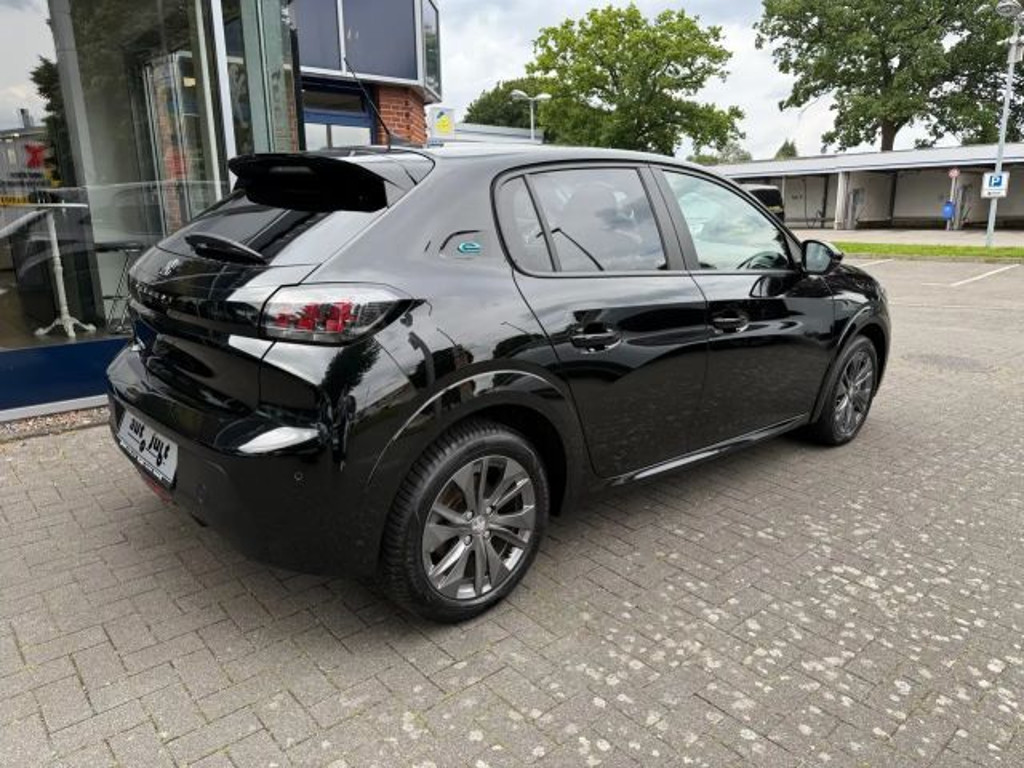 Peugeot e-208