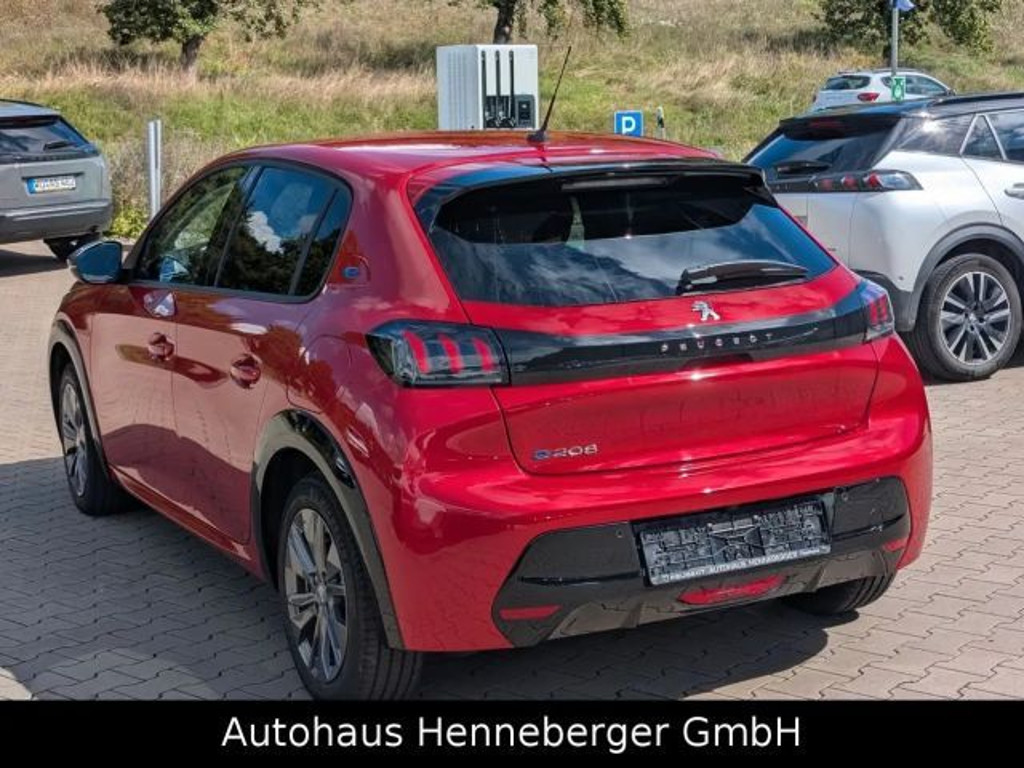 Peugeot e-208