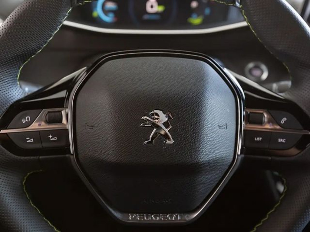 Peugeot e-208