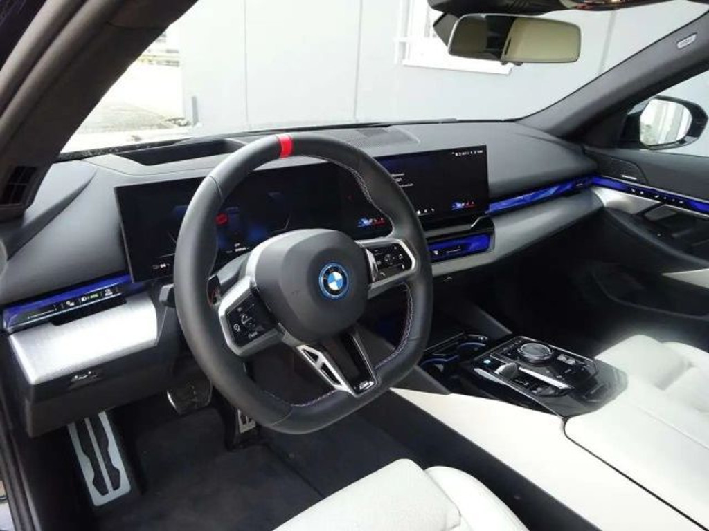 BMW i5