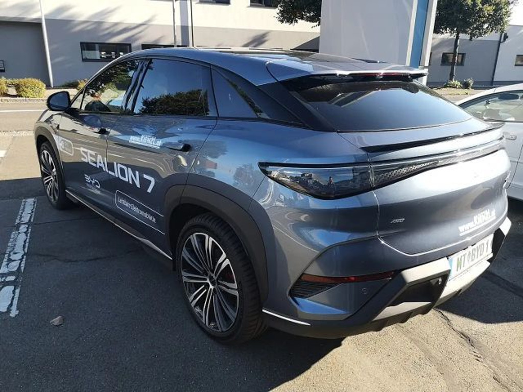 BYD Sealion 7
