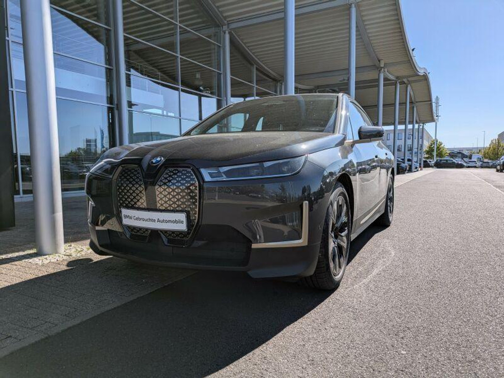 BMW iX