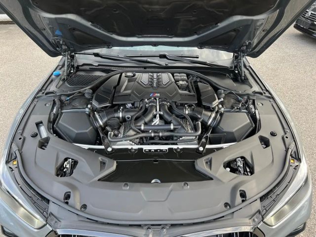BMW M8