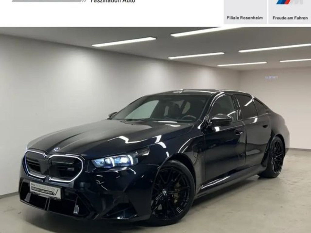 BMW M5 Sedan