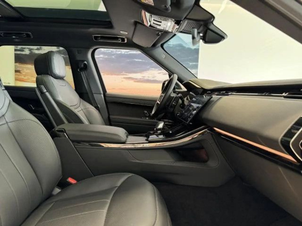 Land Rover Range Rover Sport SE D300 Black Pack