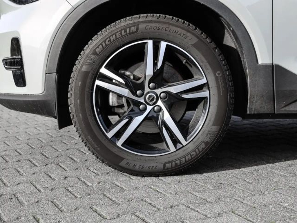 Volvo XC40 Plus Dark